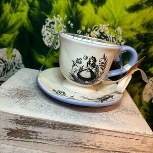 Alice in Wonderland Teacup and Saucer Set